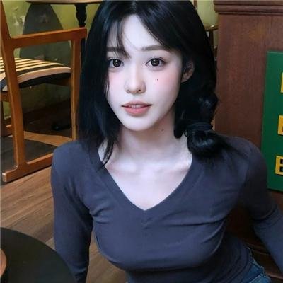 绿杨移作两家春